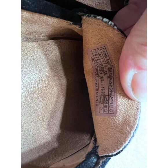 Womens Vionic Snake Print Black Suede Loafers Size 7.5 - Picture 5 of 5